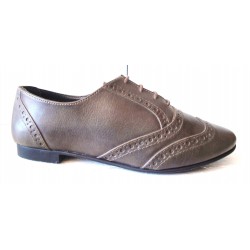 Flat leather shoe with...