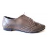 Flat leather shoe with laces in taupe color