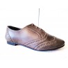 Flat leather shoe with laces in taupe color
