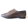 Flat leather shoe with laces in taupe color