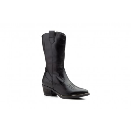 940 Boot  skin  straight heel, zipper closure, rubber sole.