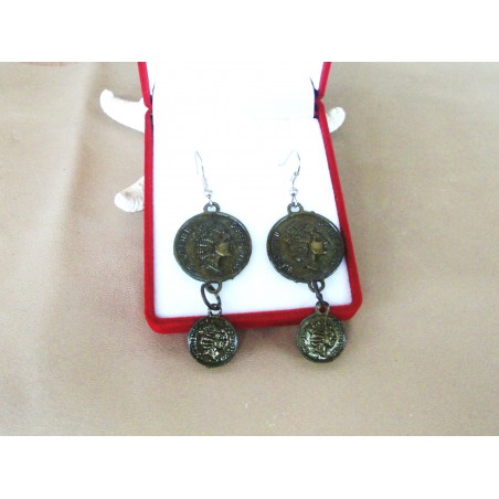 Earrings in bronze color