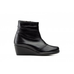 Black leather boots Women.