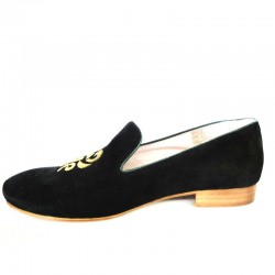 SHOE IN BLACK SUEDE WITH GOLD ORNAMENT