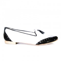 Zapato de piel de charol blanco y negro plano con borlas, interior en piel, suela de goma antideslizante