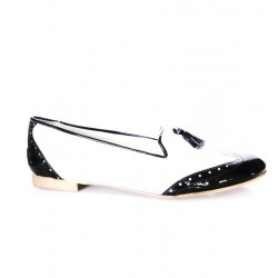 Zapato de piel de charol blanco y negro plano con borlas, interior en piel, suela de goma antideslizante