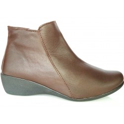 Brown leather boots with wedge