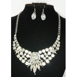 Jewelry set with crystal...