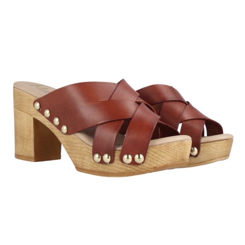 ‘black leather clogs’, ‘platform heel mules’, ‘footwear made in Spain’, ‘Marila clogs’, and ‘Marila Chicago’