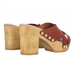 ‘black leather clogs’, ‘platform heel mules’, ‘footwear made in Spain’, ‘Marila clogs’, and ‘Marila Chicago’