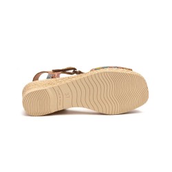 Multicoloured leather sandal with heel fastening, leather-lined gel insole, medium wedge heel, non-slip sole.