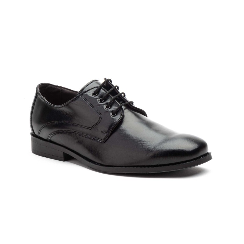 Black leather, dress shoe, rubber sole, laces up closure