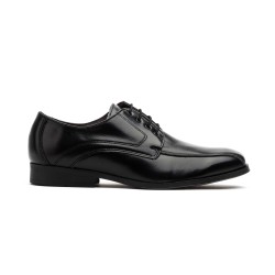 Black leather, dress shoe, rubber sole, laces up closure