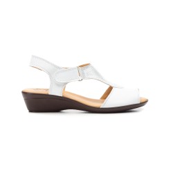 Leather sandal with heel fastening, leather-lined gel insole, medium wedge heel, non-slip sole.