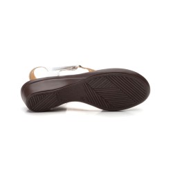 Leather sandal with heel fastening, leather-lined gel insole, medium wedge heel, non-slip sole.