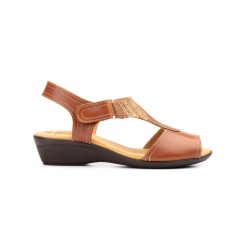 Leather sandal with heel fastening, leather-lined gel insole, medium wedge heel, non-slip sole.