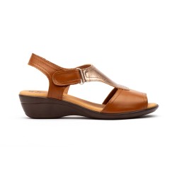 Leather sandal with heel fastening, leather-lined gel insole, medium wedge heel, non-slip sole.