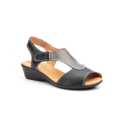 Leather sandal with heel fastening, leather-lined gel insole, medium wedge heel, non-slip sole.