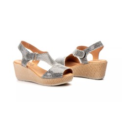 Multicoloured leather sandal with heel fastening, leather-lined gel insole, medium wedge heel, non-slip sole.