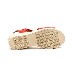 Sandalia de piel, con cuña alta, planta mullida, cierre de gancho y bucle