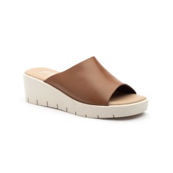 Zuecos de piel cuero y negro , planta mullida, cuña, antideslizante