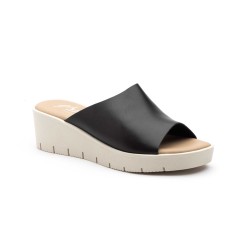 Zuecos de piel cuero y negro , planta mullida, cuña, antideslizante