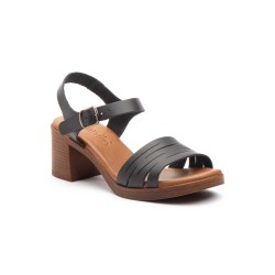 Sandalia de piel de tiras marrón y negro, con tacón 6 cm aprox, cierre de hebilla, plataforma