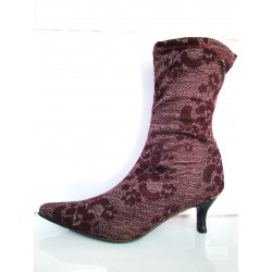 Elastic ankle boots in...